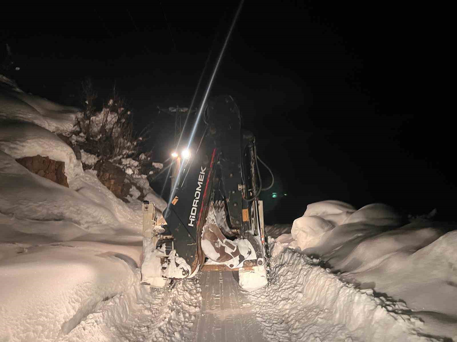 karla mucadele ekipleri gece gunduz yol aciyor 1 WUfJejgQ
