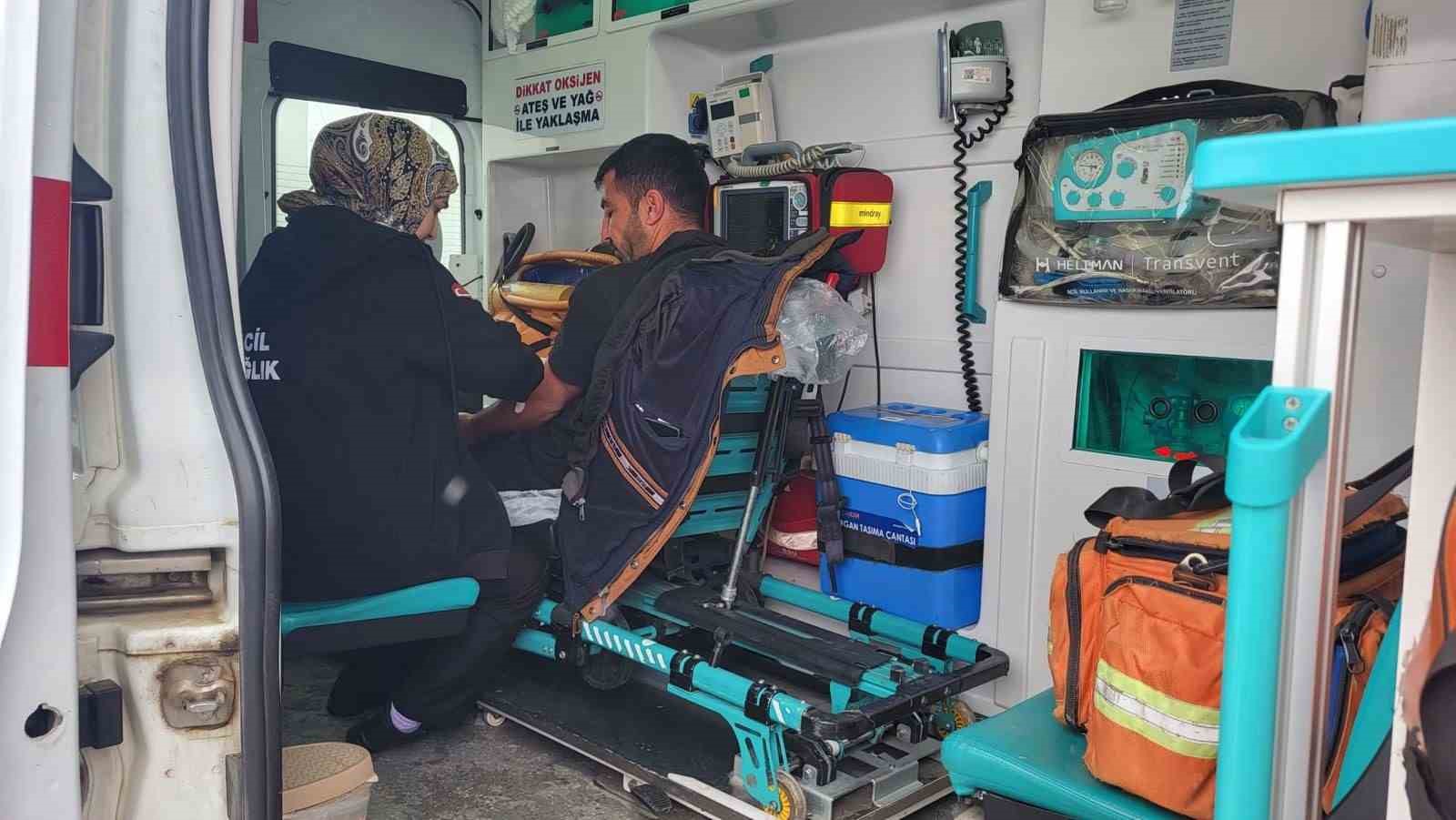karla mucadele ekipleri yollari aciyor hastalara zamaninda mudahale yapiliyor 0 pfFvRMIL