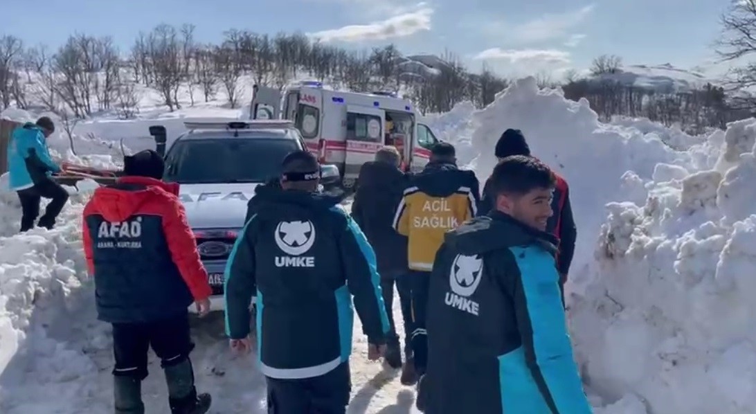 Karla mücadelede zamanla yarış: Göğüs ağrısı olan hastaya koordineli müdahale 4 karla mucadelede zamanla yaris gogus agrisi olan hastaya koordineli mudahale 0