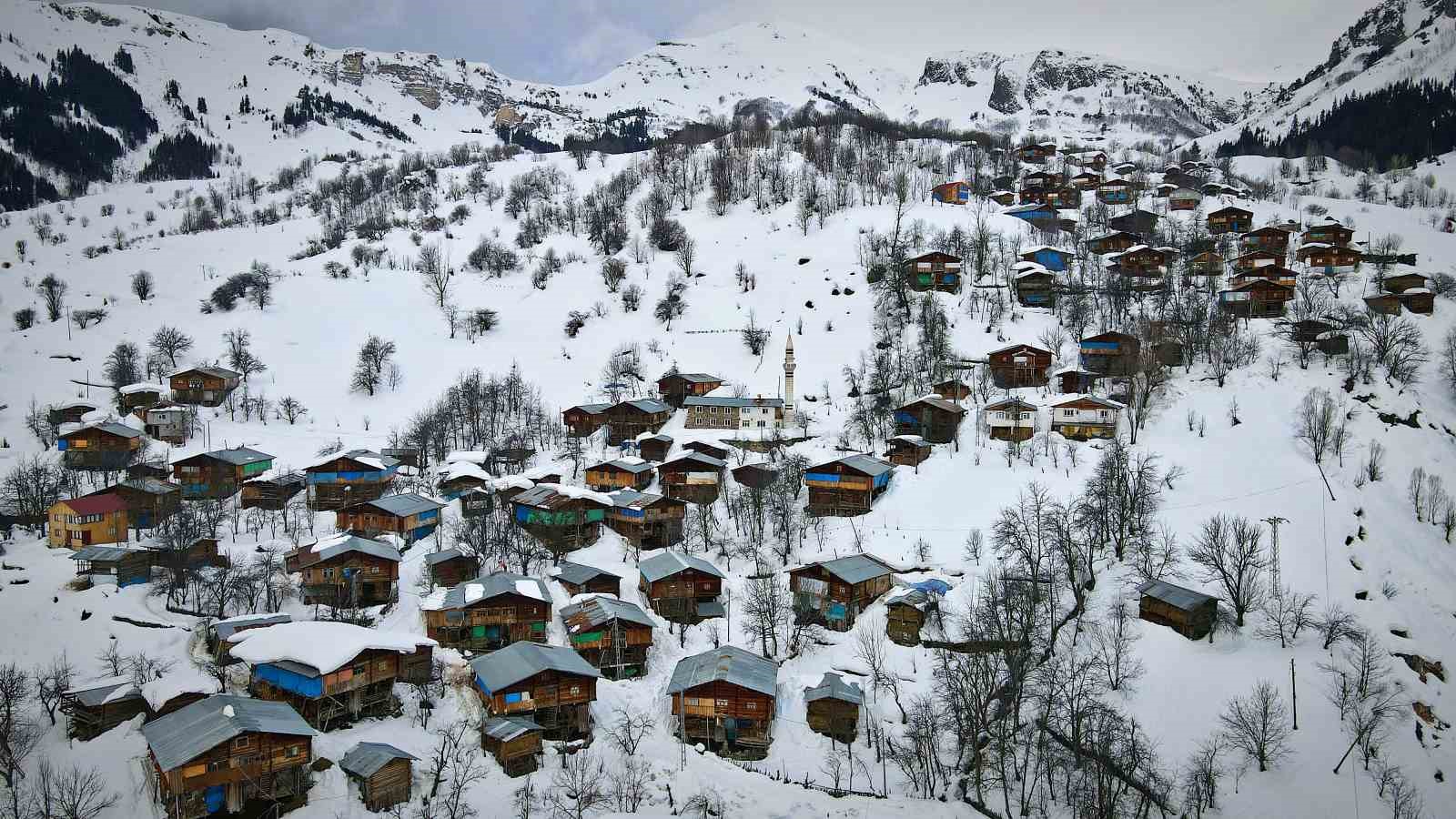 karlar altindaki dogal yasam maden koyunde sanatla bulustu 0 pQieYWXI
