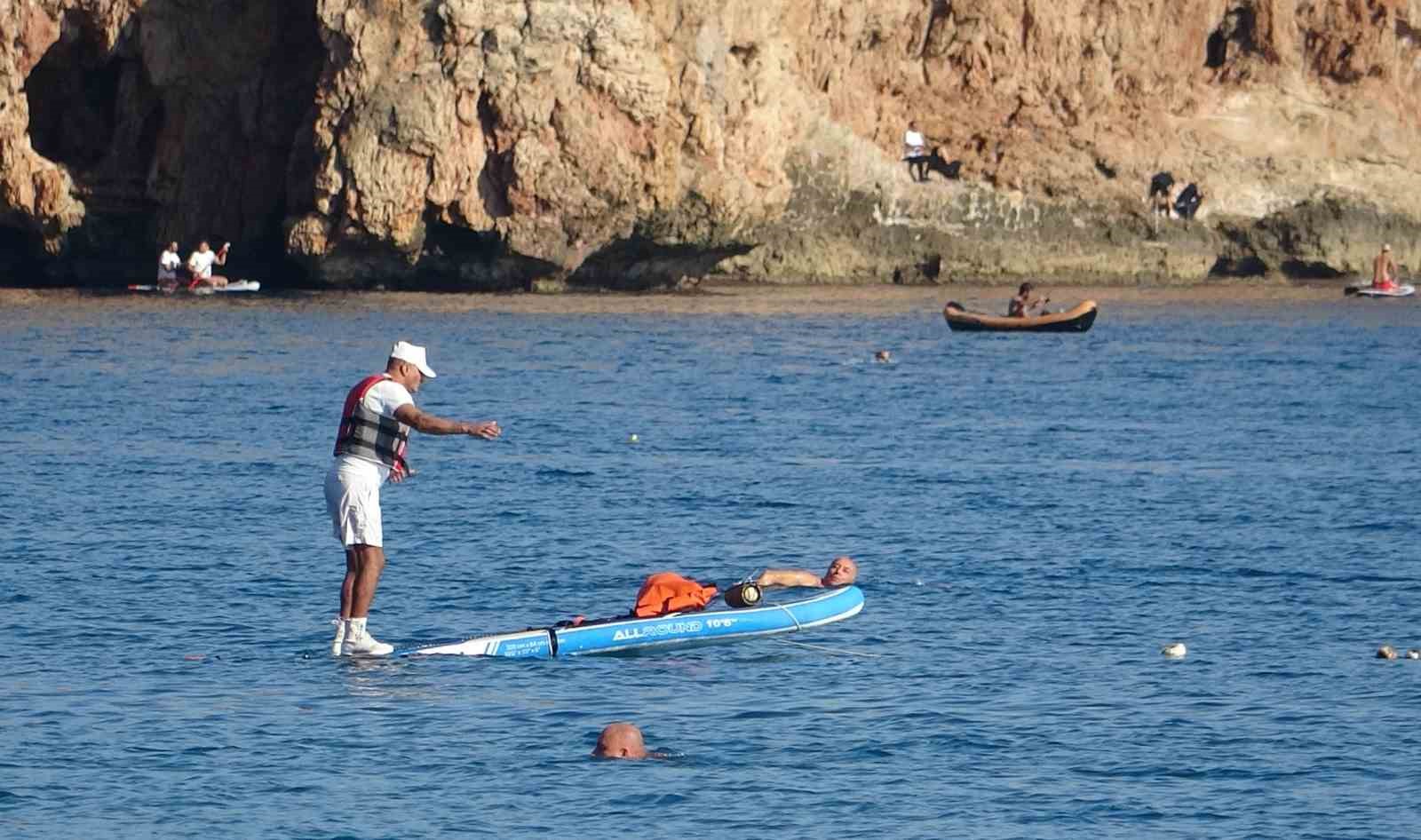 karli daglarin golgesinde 20 derecelik sicak havada deniz keyfi yaptilar 0 VBULphjX