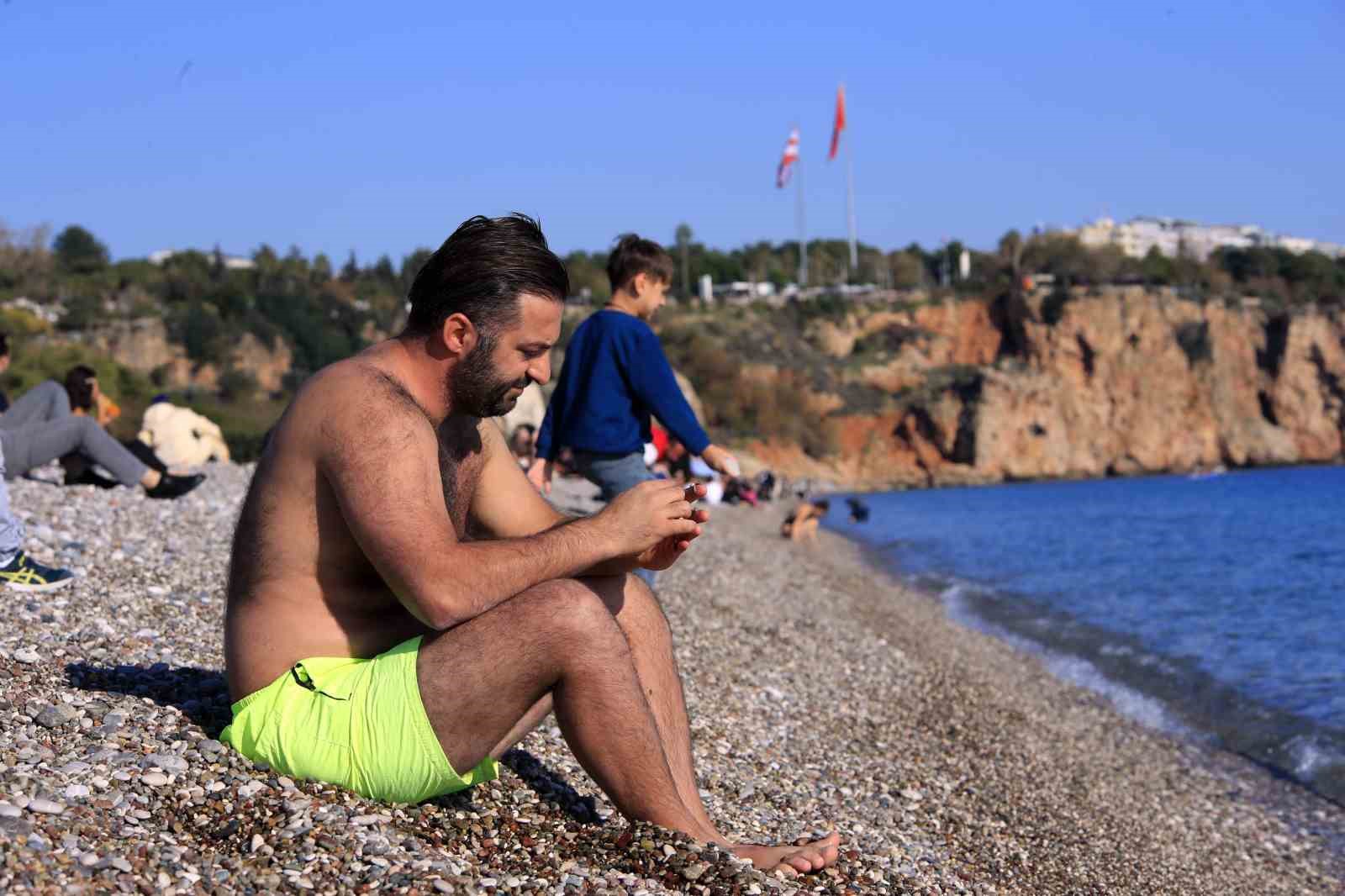 karli daglarin golgesinde 20 derecelik sicak havada deniz keyfi yaptilar 10 DA6VwaCE