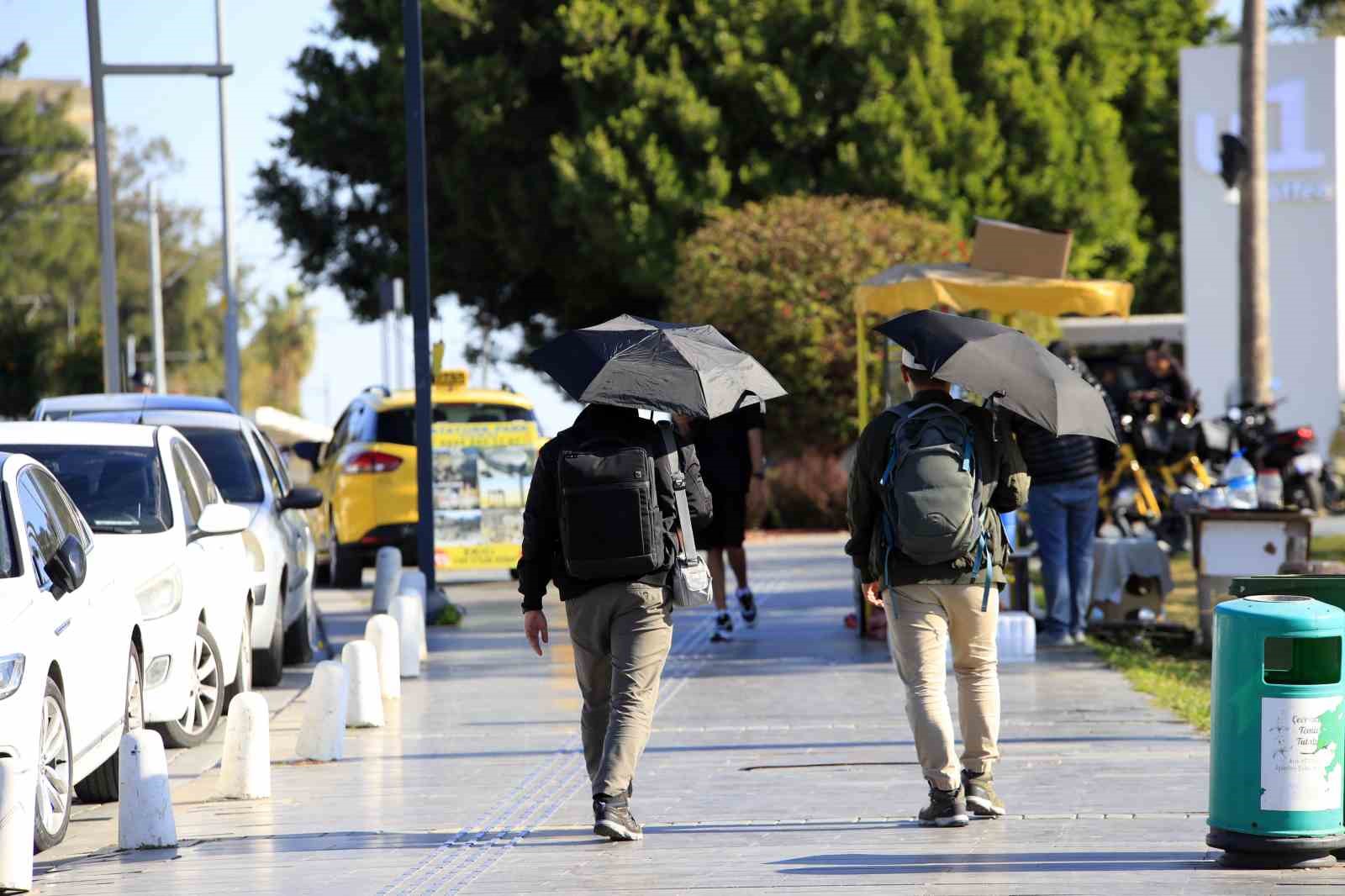 karli daglarin golgesinde 20 derecelik sicak havada deniz keyfi yaptilar 5