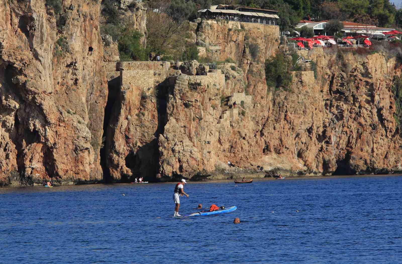 karli daglarin golgesinde 20 derecelik sicak havada deniz keyfi yaptilar 9 m9NlnUtk
