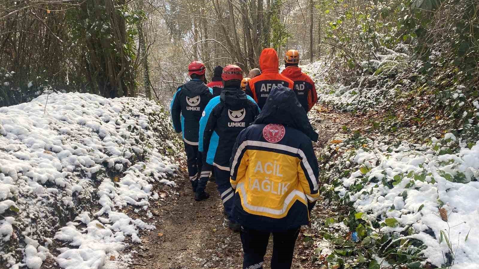 karli havada atletli bir adam dere yataginda otomobilden 10 metre uzaklikta olu bulundu 7 MAU1ijc5