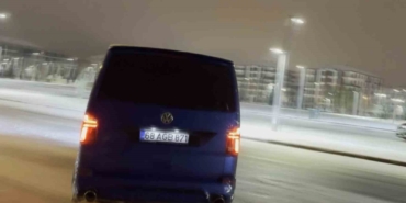 karli-yolda-drift-atan-suruculerin-tehlikeli-anlari-kamerada-qQNc7NLw.jpg