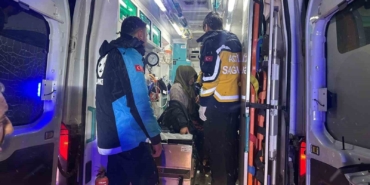 karli-yollar-asildi-hasta-kadin-kurtarildi-aCWi4qOO.jpg