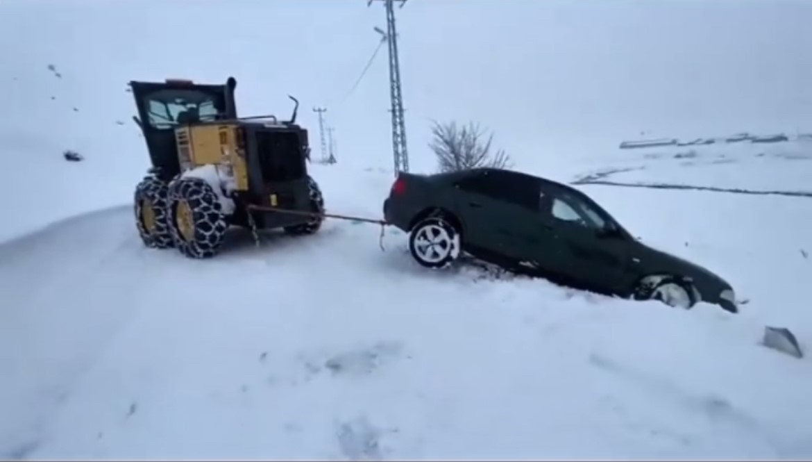 karliovada karla mucadele suruyor mahsur kalan araclar kurtarildi 0 rajrPvEz