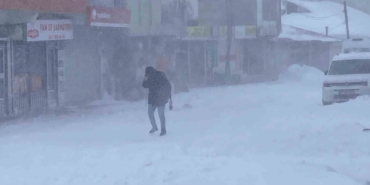 karliovada-tipi-ve-firtina-hayati-felc-etti-esnaf-kepenk-kapatti-UlEAzGQ8.jpg