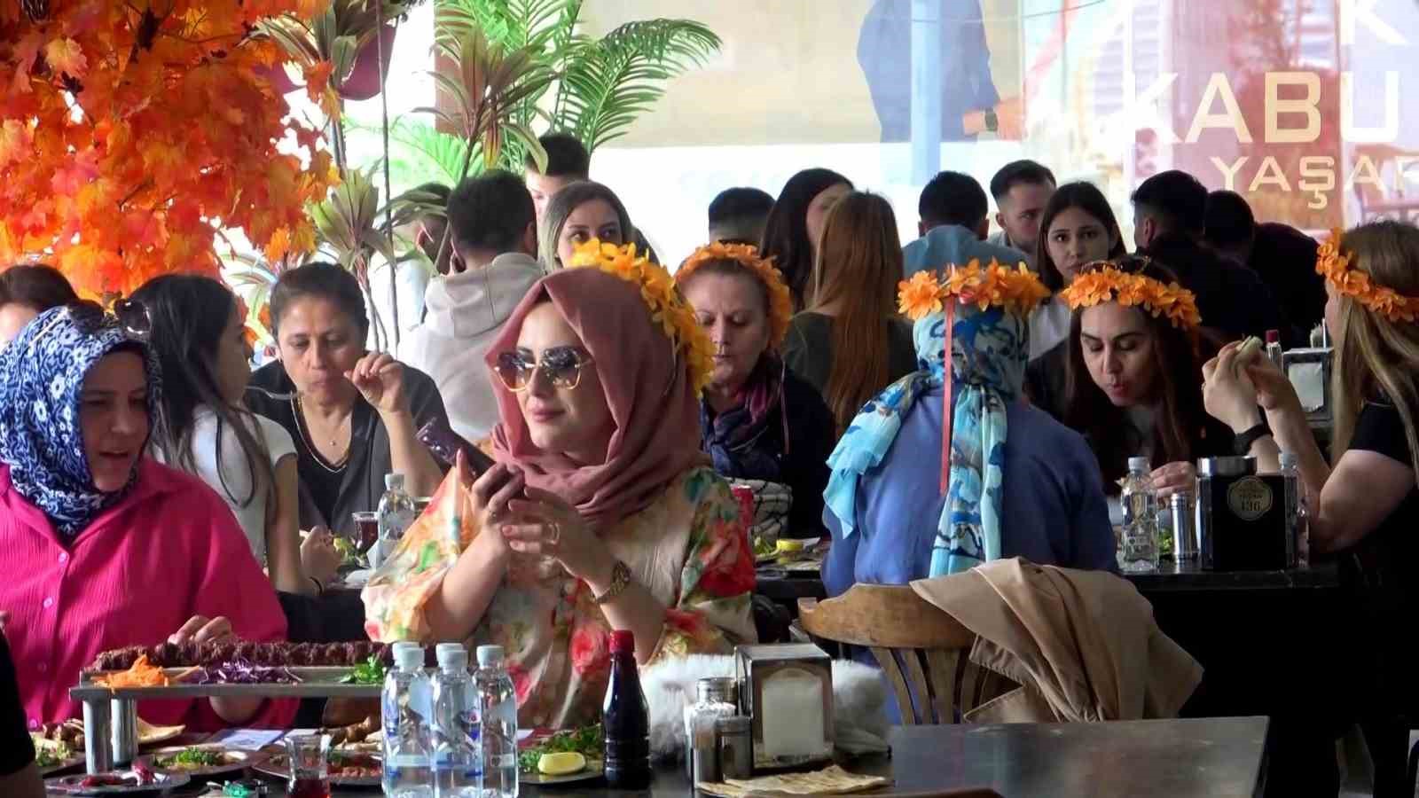 karnaval esnafin yuzunu guldurdu kebapcilar doldu tasti 3 JSRPATpM