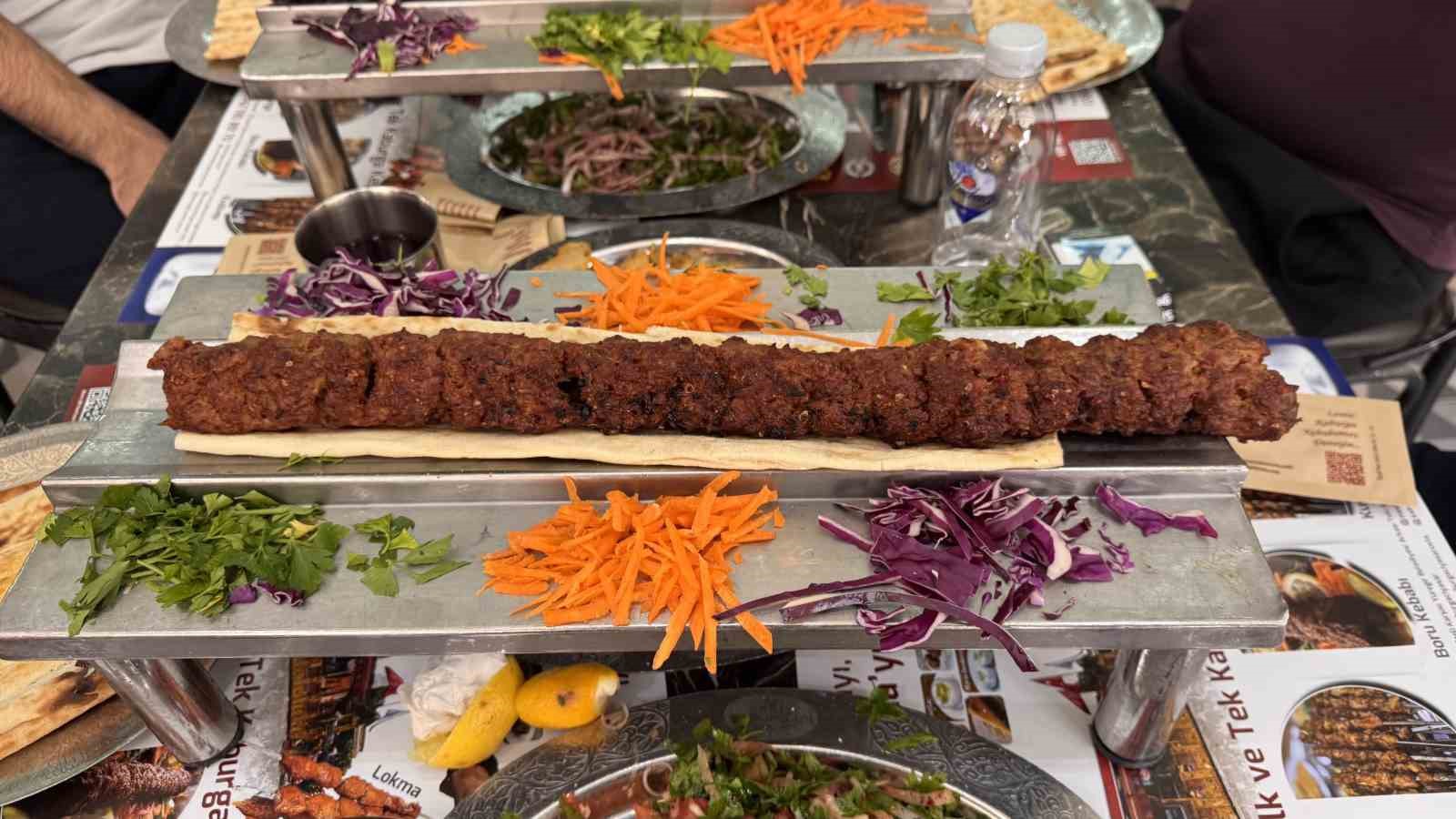 karnaval esnafin yuzunu guldurdu kebapcilar doldu tasti 7