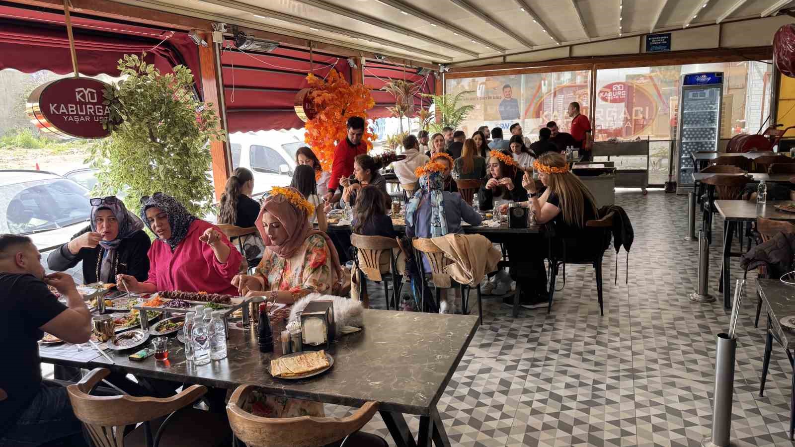 karnaval esnafin yuzunu guldurdu kebapcilar doldu tasti 8 rIW8SHhP