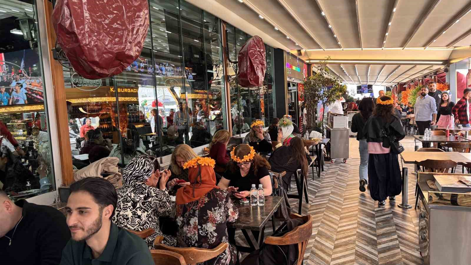karnaval esnafin yuzunu guldurdu kebapcilar doldu tasti 9 iBTT8MOn