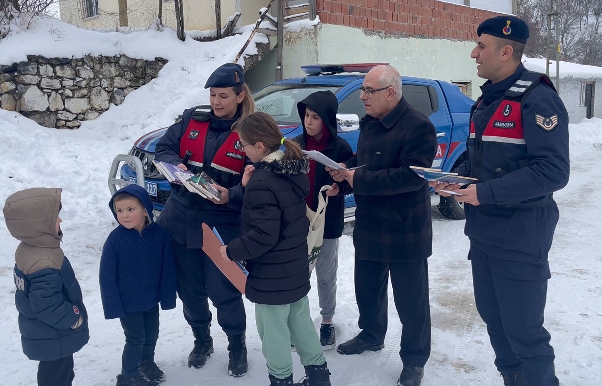 karnelerini jandarma ekipleri ulastirdi 1 HJz27G7K