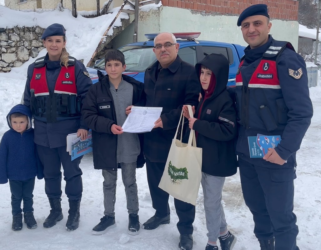 karnelerini jandarma ekipleri ulastirdi 3 pLwPsgLY