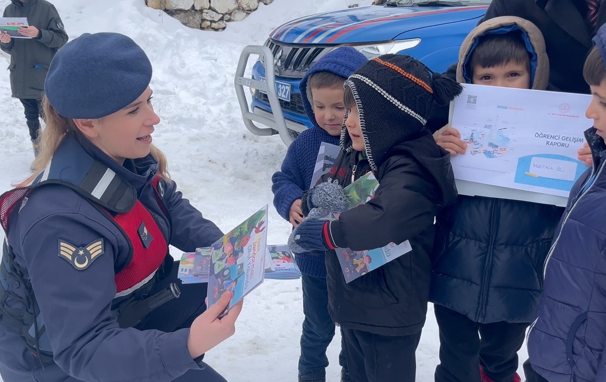 karnelerini jandarma ekipleri ulastirdi 4 EKOcrSYP
