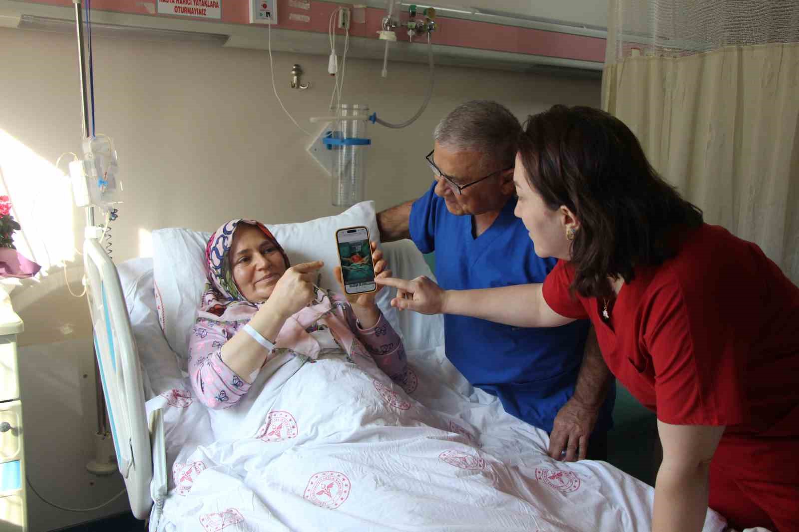 karni 2 ayda 9 aylik hamile gibi buyuyen kadinin icinden karpuz kadar kitle cikarildi awN2IHRq