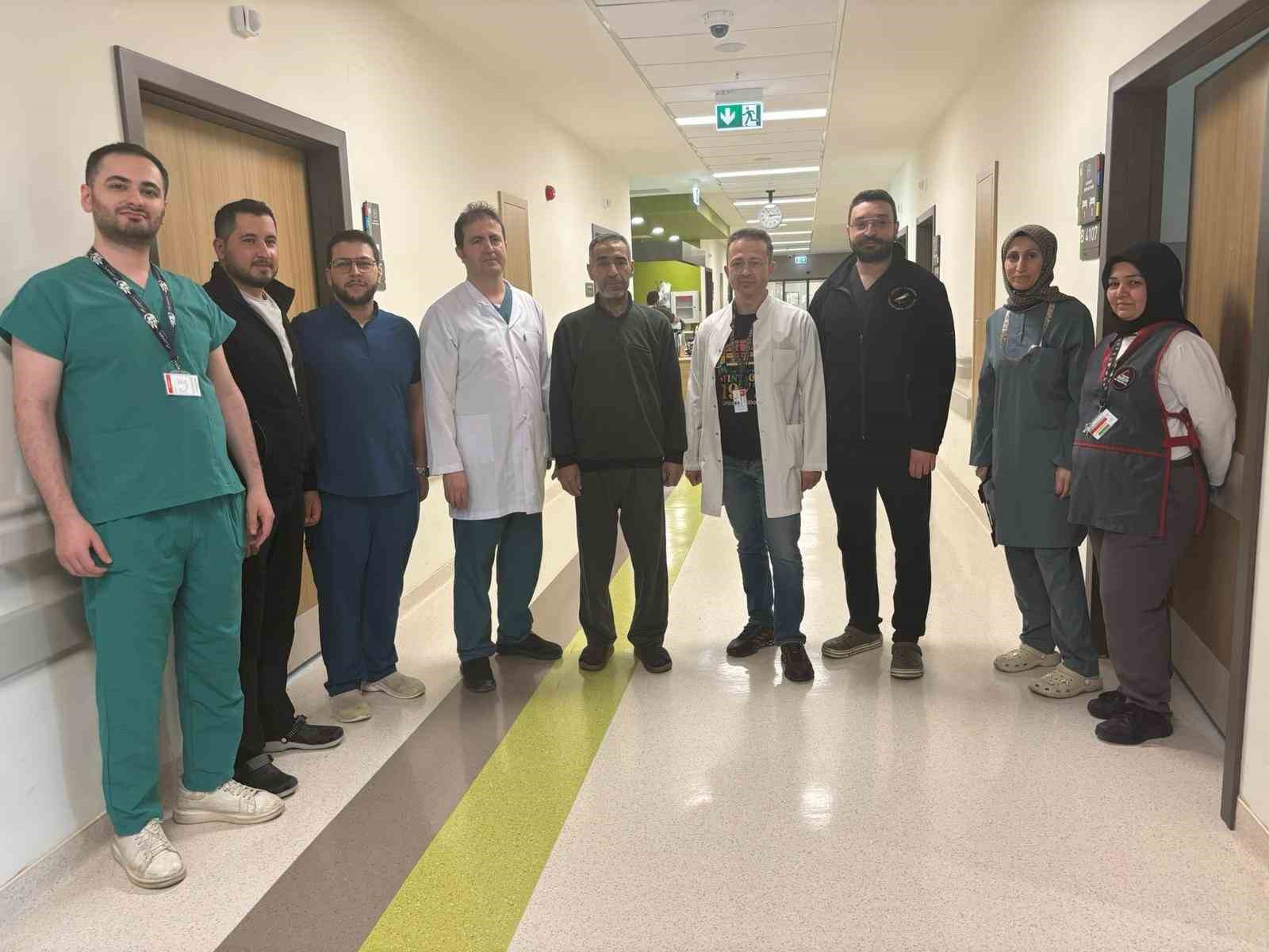 karninda 8 kiloluk bobrekle yasayan hasta 30 dakikalik ameliyatla sagligina kavustu 1 WDY7gD9k