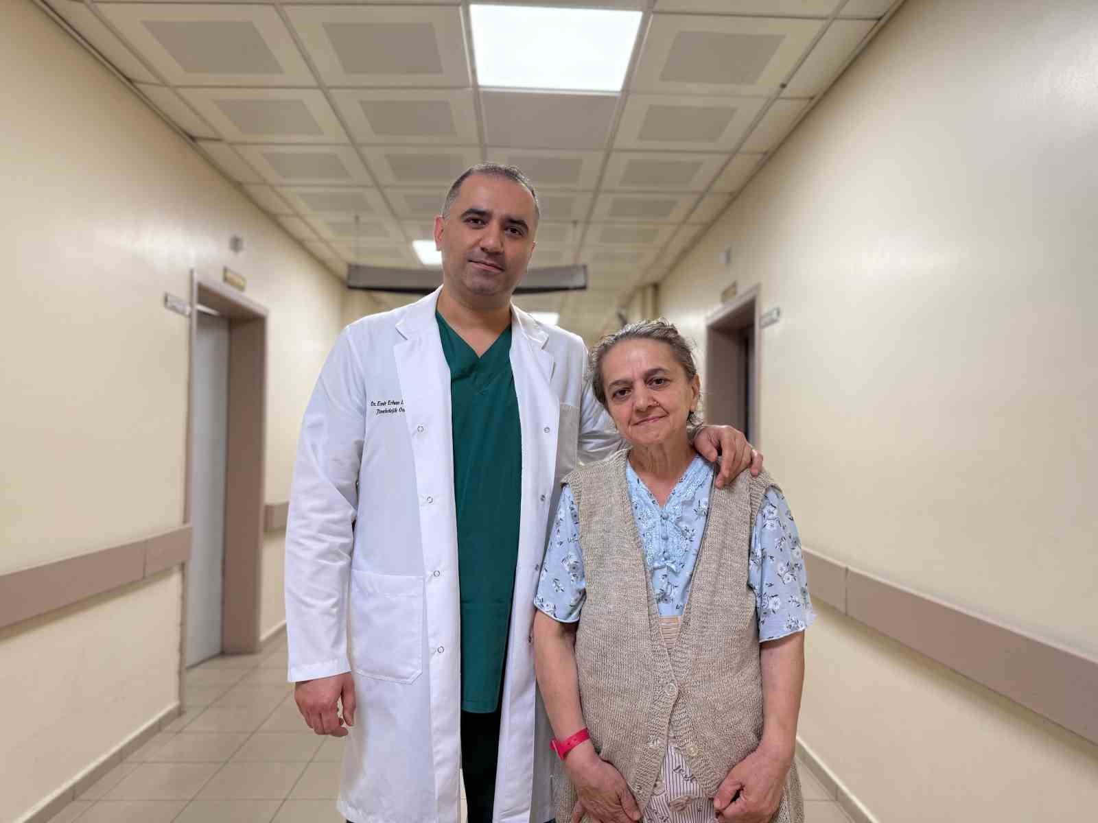 Karnındaki devasa şişlik 22 kiloluk tümör çıktı: "Kabızlık diye düşündüm" dedi 6 karnindaki devasa sislik 22 kiloluk tumor cikti kabizlik diye dusundum dedi 2 UHEvQ6KI