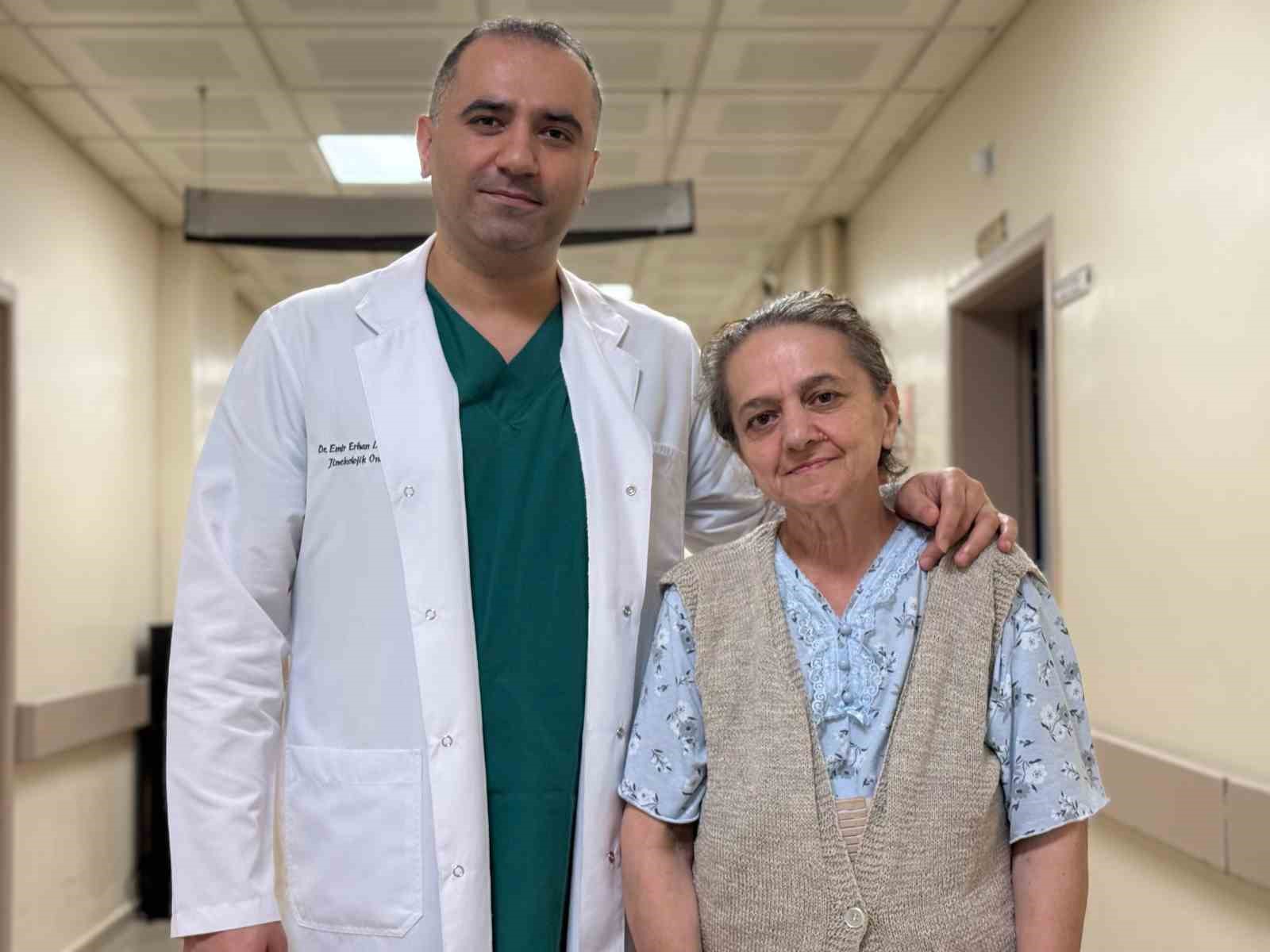 Karnındaki devasa şişlik 22 kiloluk tümör çıktı: "Kabızlık diye düşündüm" dedi 7 karnindaki devasa sislik 22 kiloluk tumor cikti kabizlik diye dusundum dedi 3 JF1raaKJ