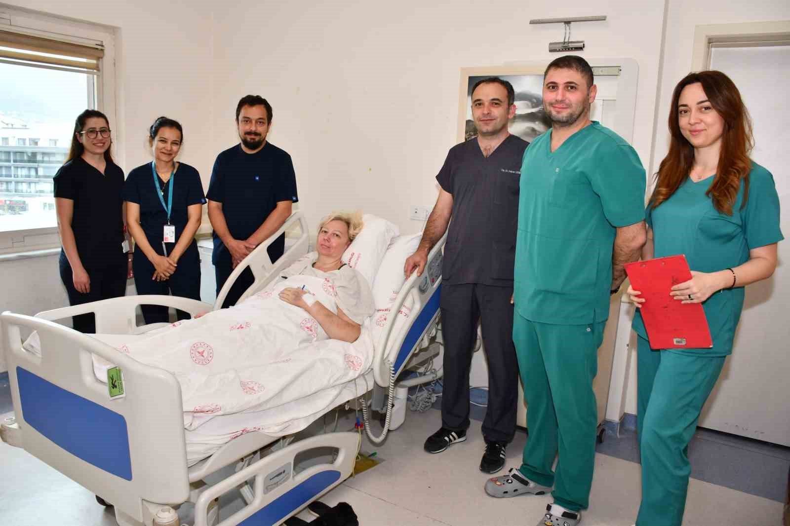 karnindan 12 kilogramlik yumurtalik kitlesi cikarildi 0 5XTFKqhZ
