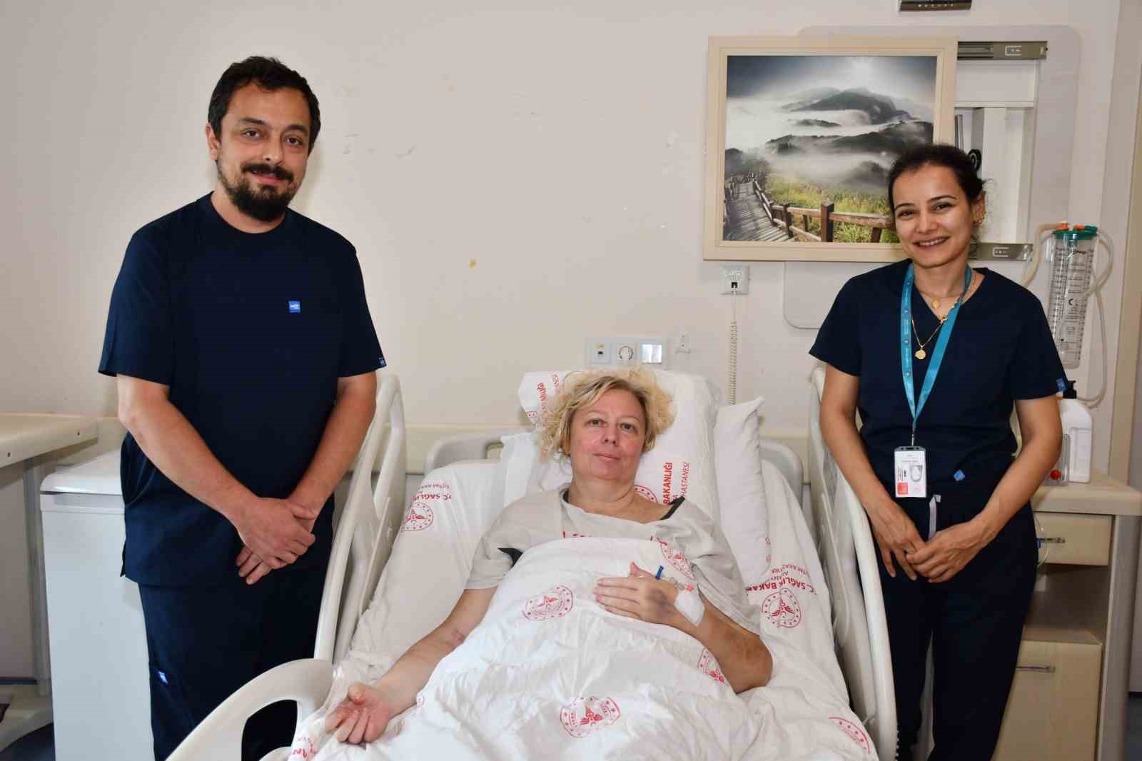 karnindan 12 kilogramlik yumurtalik kitlesi cikarildi 1 jGNhs91d