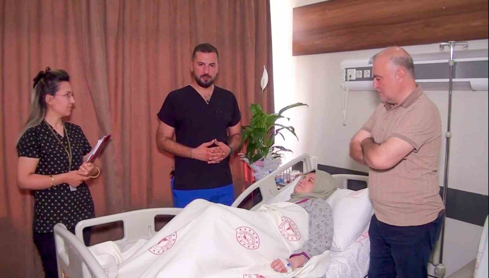 Karnından 29 santimetrelik dev miyom çıkarıldı 7 karnindan 29 santimetrelik dev miyom cikarildi 3 PXFQ8arv