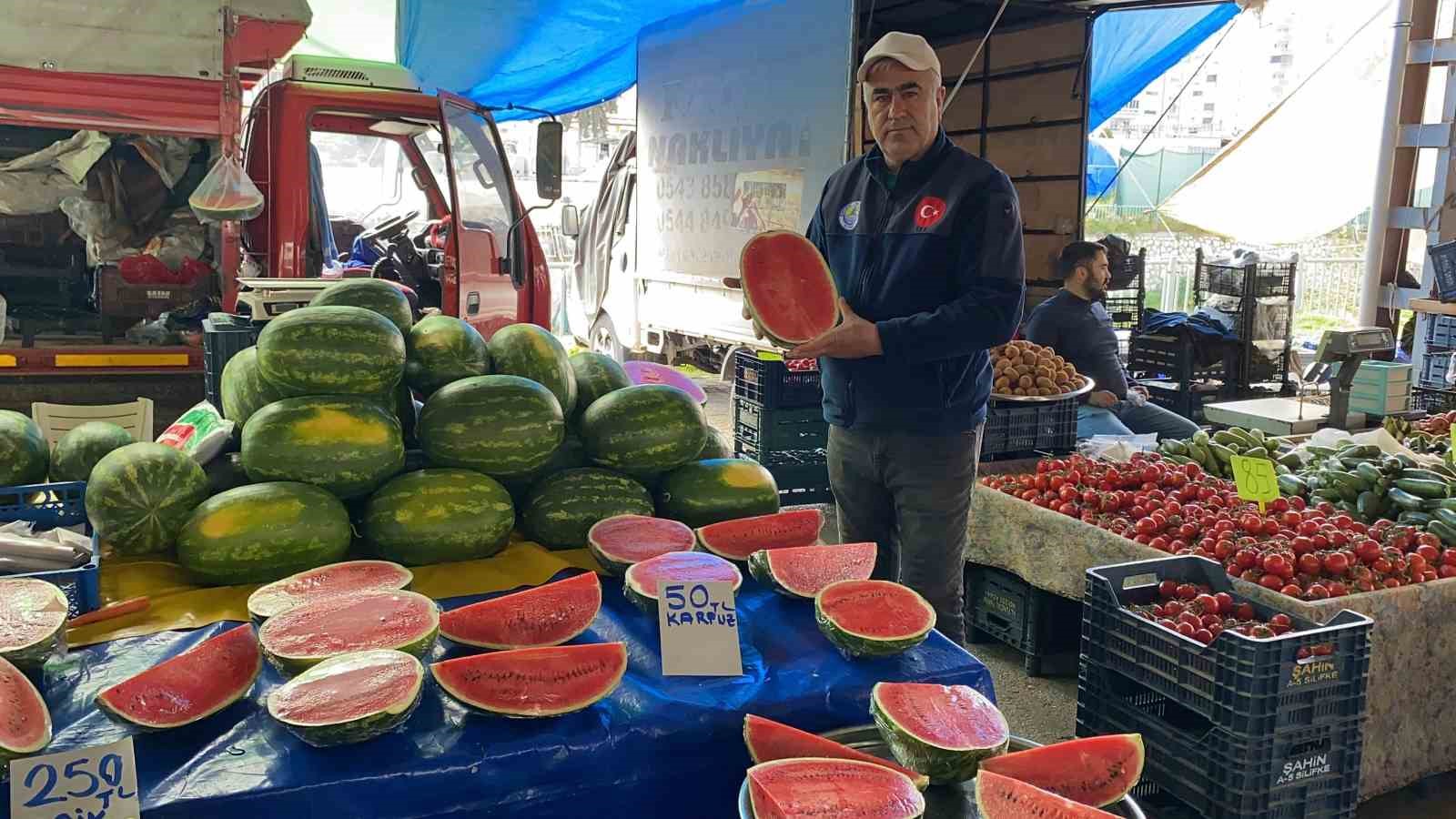 karpuz pazara dilim dilim dustu kilosu 50 tl 2 fR2CsQbq