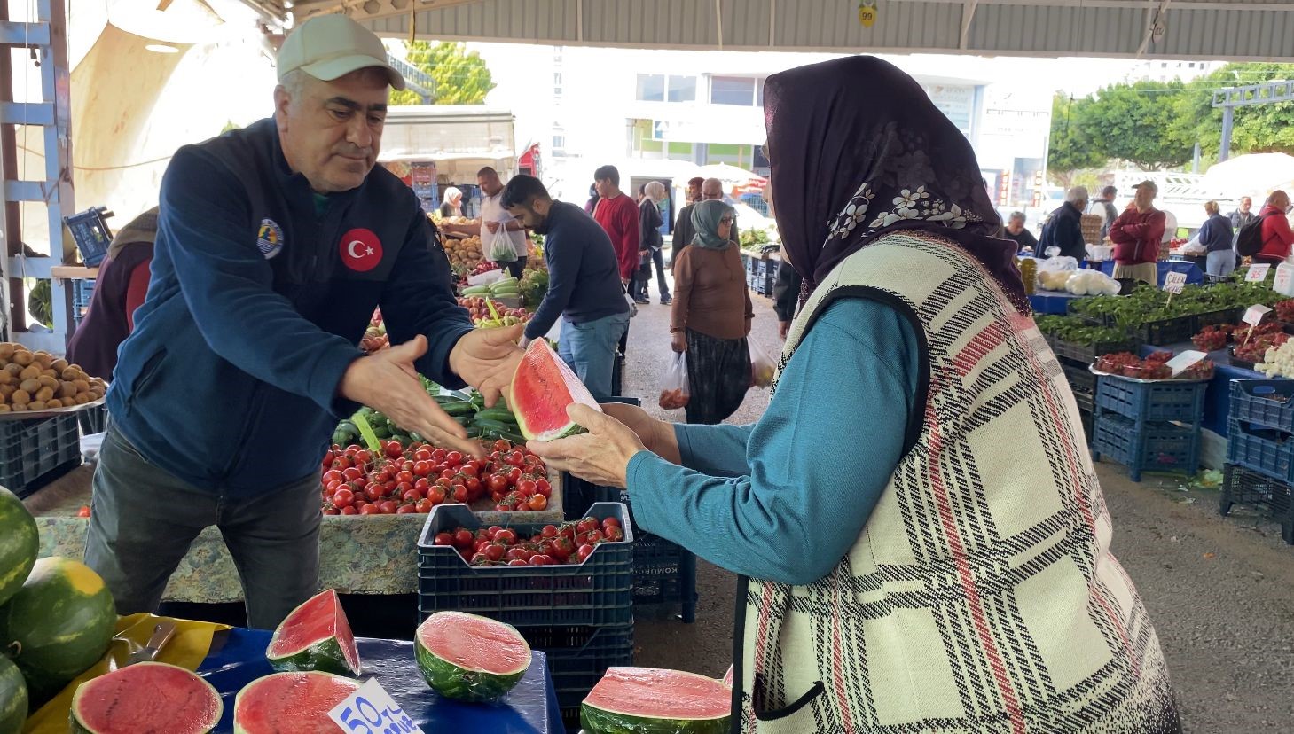 karpuz pazara dilim dilim dustu kilosu 50 tl 3