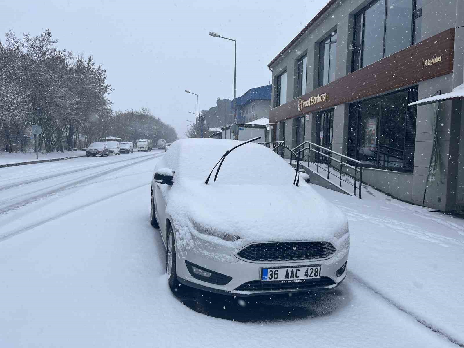 kars beyaz gelinligini giydi meteoroloji uyarmisti kar sehre indi 4 ysHjyaj2