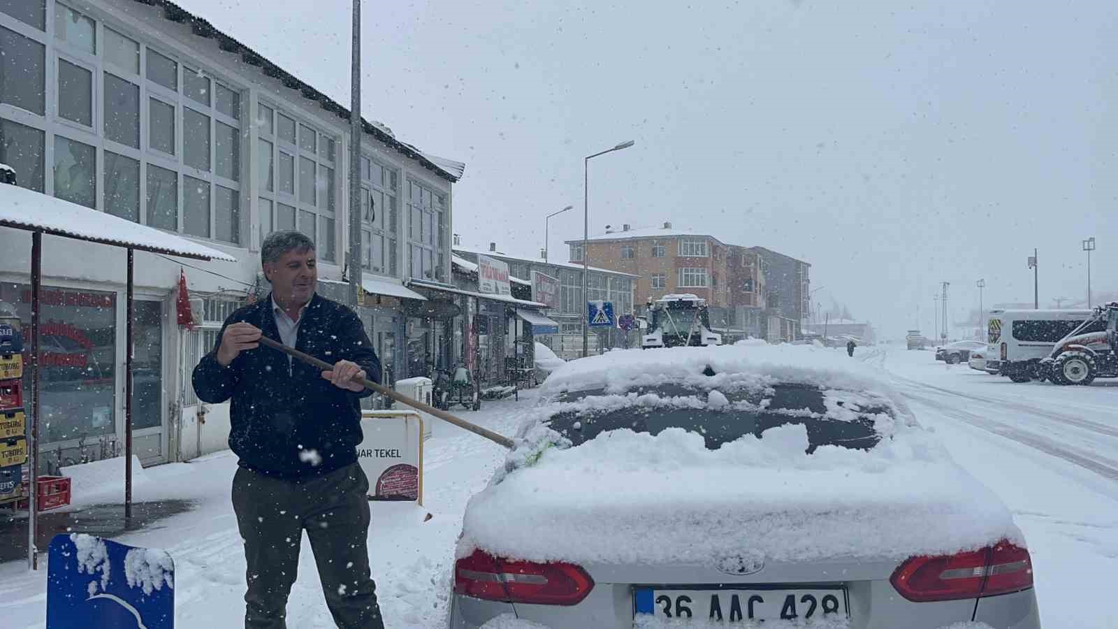kars beyaz gelinligini giydi meteoroloji uyarmisti kar sehre indi 5 LWk5NHm1