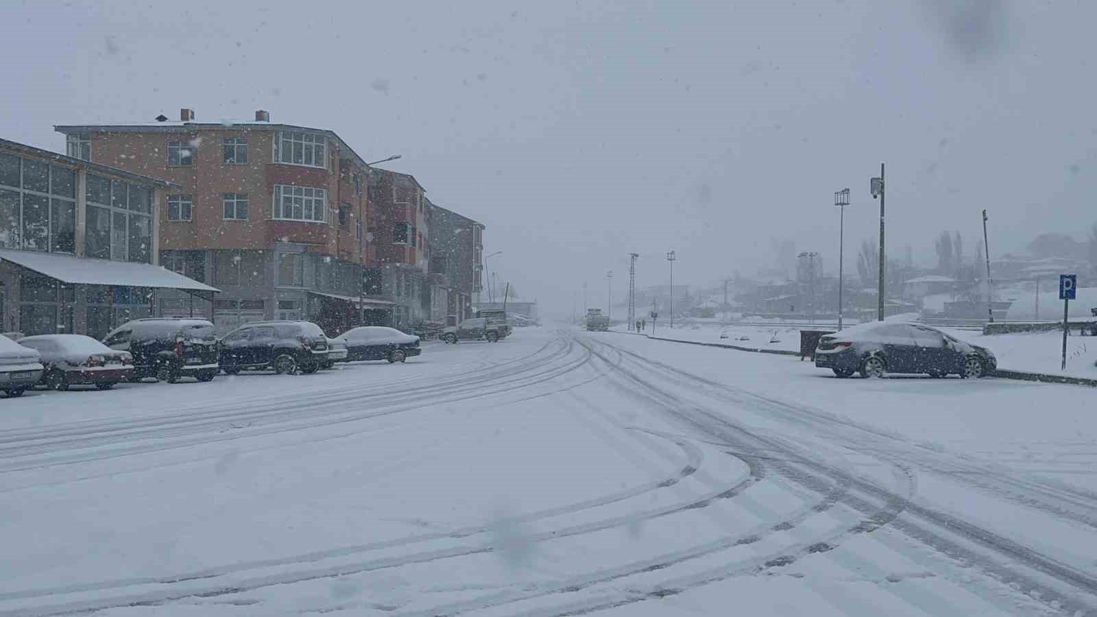 kars beyaz gelinligini giydi meteoroloji uyarmisti kar sehre indi 6 CkfrvJUN