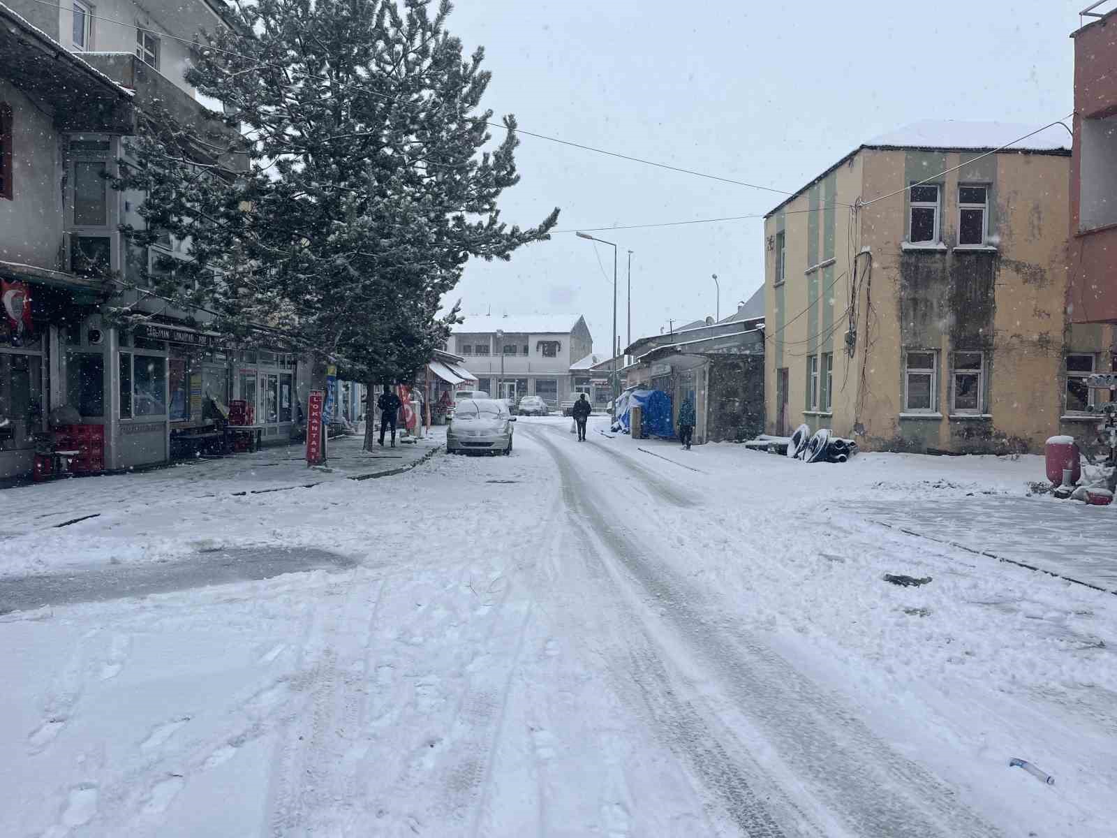 kars beyaz gelinligini giydi meteoroloji uyarmisti kar sehre indi 7 3tiYabva