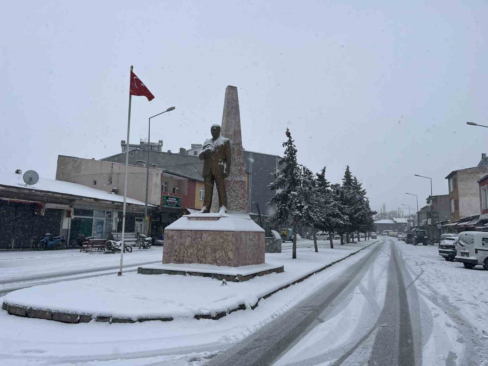 kars beyaz gelinligini giydi meteoroloji uyarmisti kar sehre indi 9 vSkVcZMS
