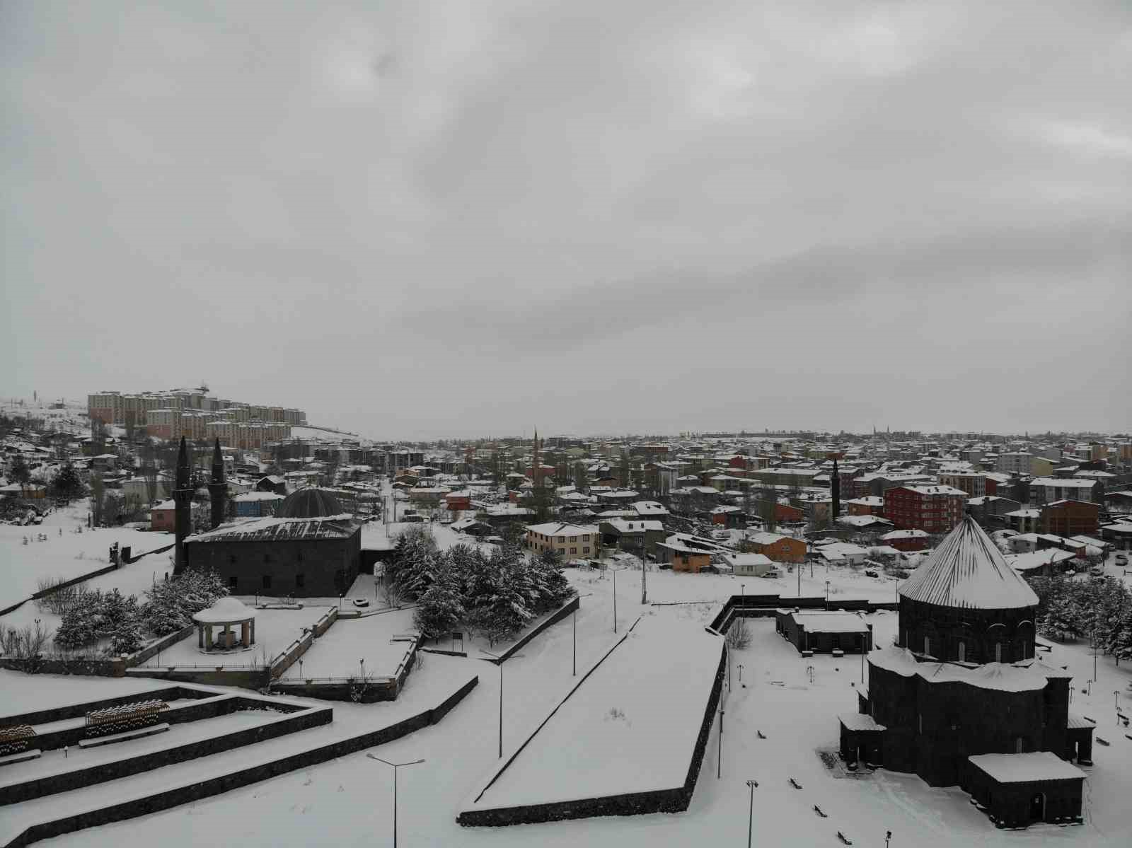kars beyaza hapsoldu yarim asirlik kar rekoru kirildi 0 hGzX5KJR
