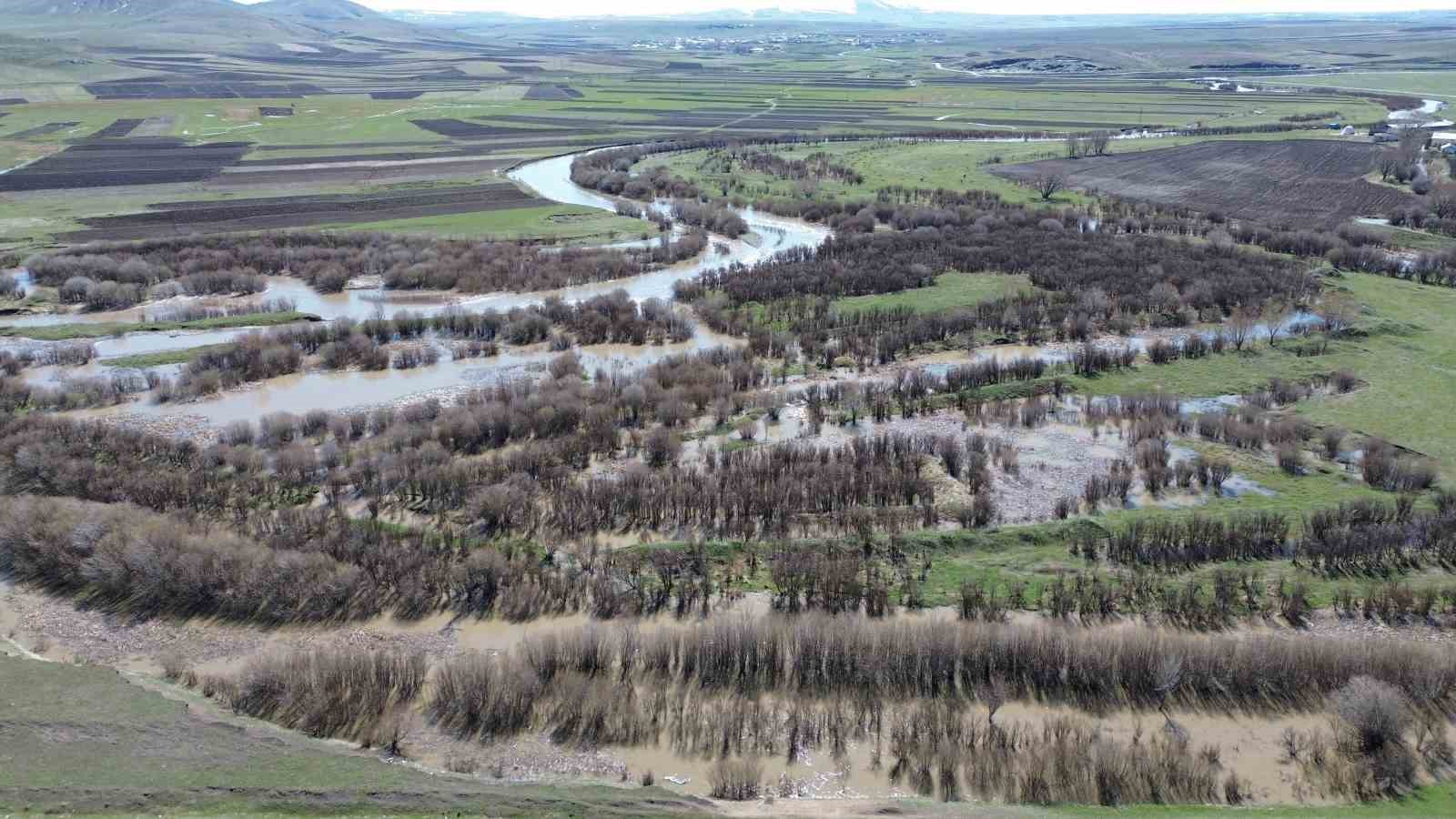 Kars Çayı taştı: Ağaçlar sular altında kaldı 7 kars cayi tasti agaclar sular altinda kaldi 3 2tVzhInS