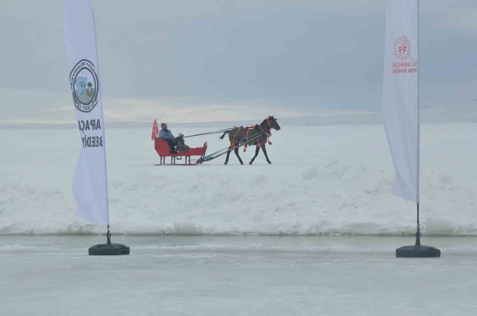 kars cildir golunde buz ustunde muhtesem solen 11