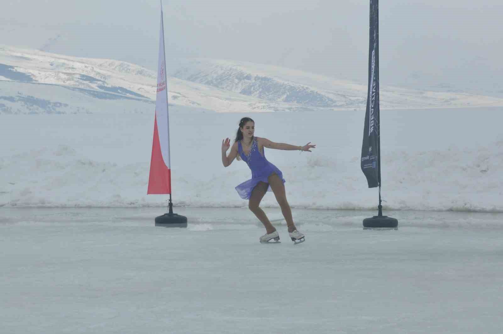 kars cildir golunde buz ustunde muhtesem solen 14 ffU5IzME