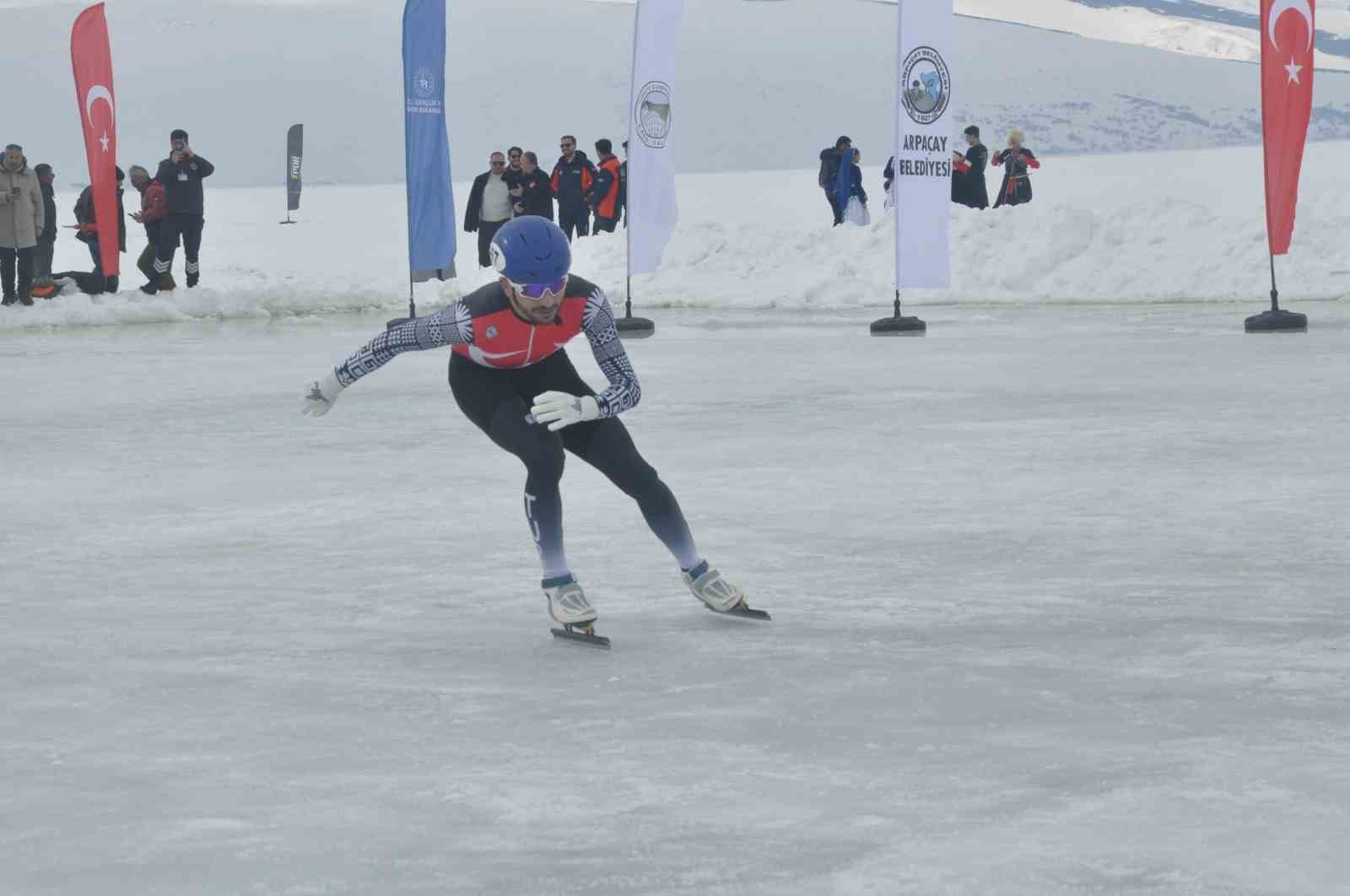 kars cildir golunde buz ustunde muhtesem solen 8 AFebfepI
