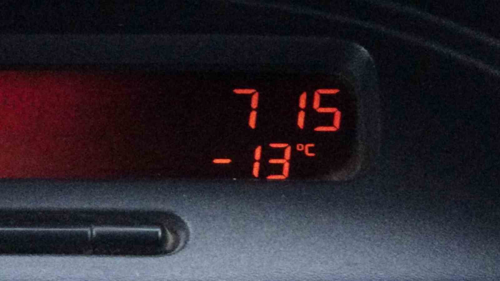 kars eksi 13u gordu arac camlari buz tuttu 1 MQanWlLH