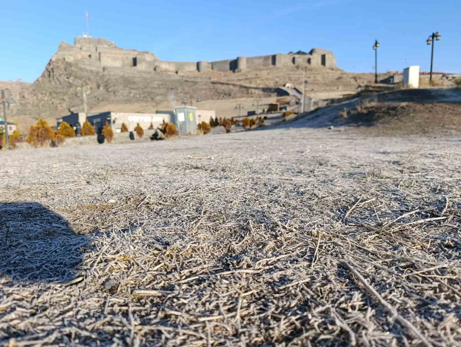 kars eksi 13u gordu arac camlari buz tuttu 3