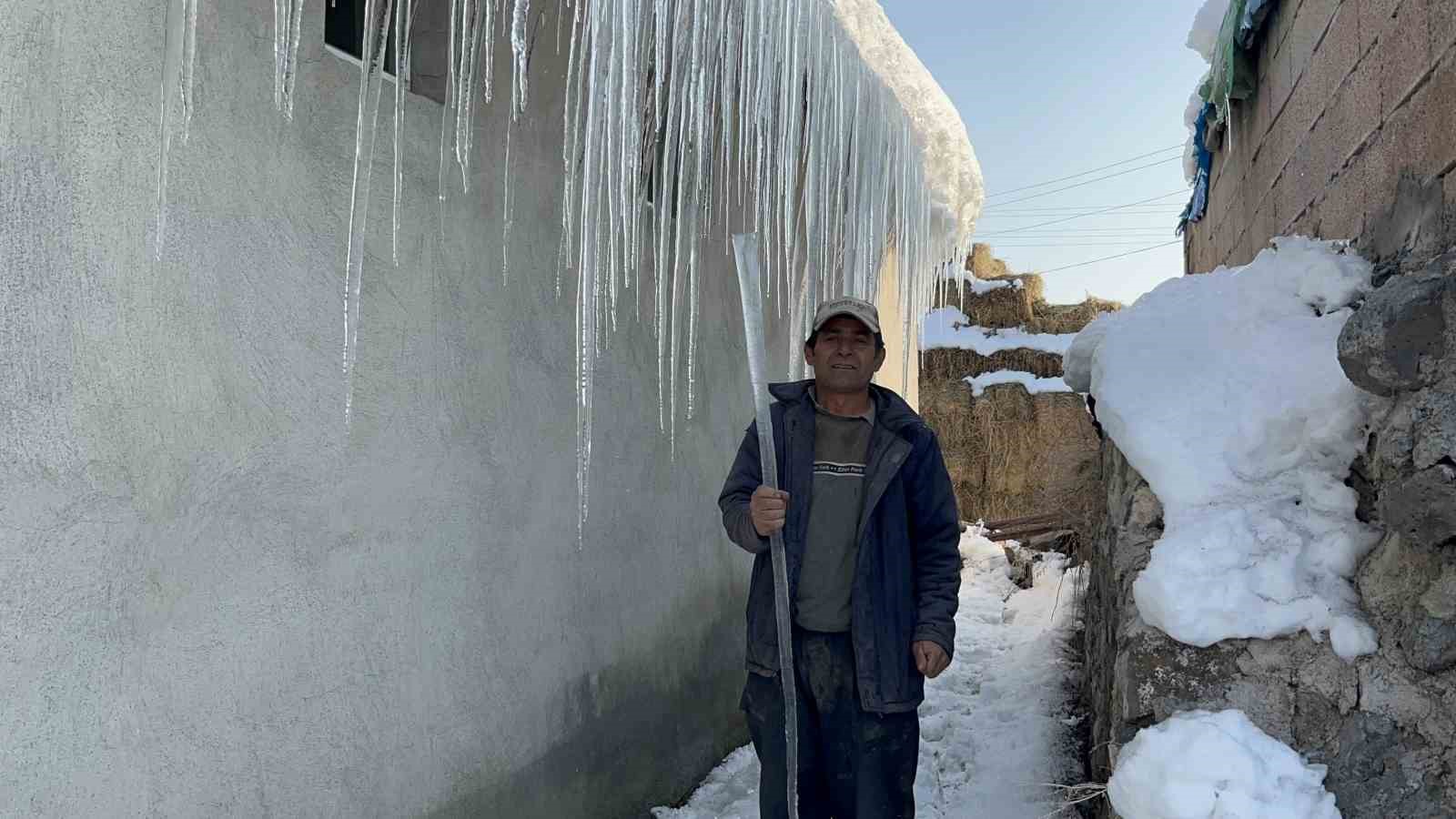 kars eksi 15i gordu catilarda 3 metrelik buz sarkitlari olustu 4 TUhR77eL
