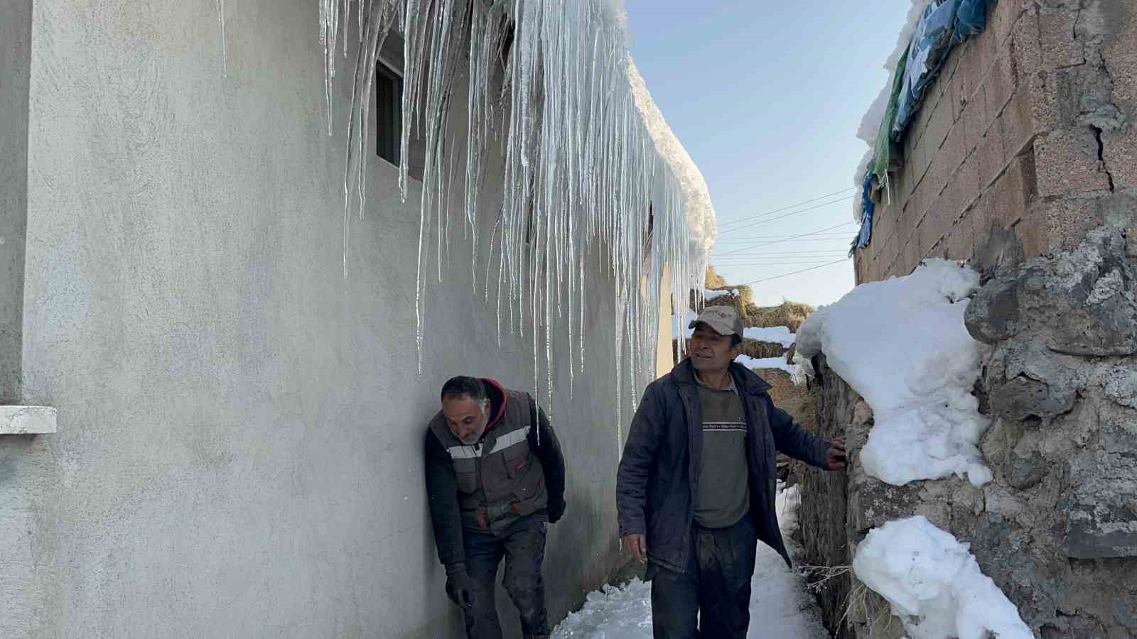 kars eksi 15i gordu catilarda 3 metrelik buz sarkitlari olustu 5 lOlktnzc