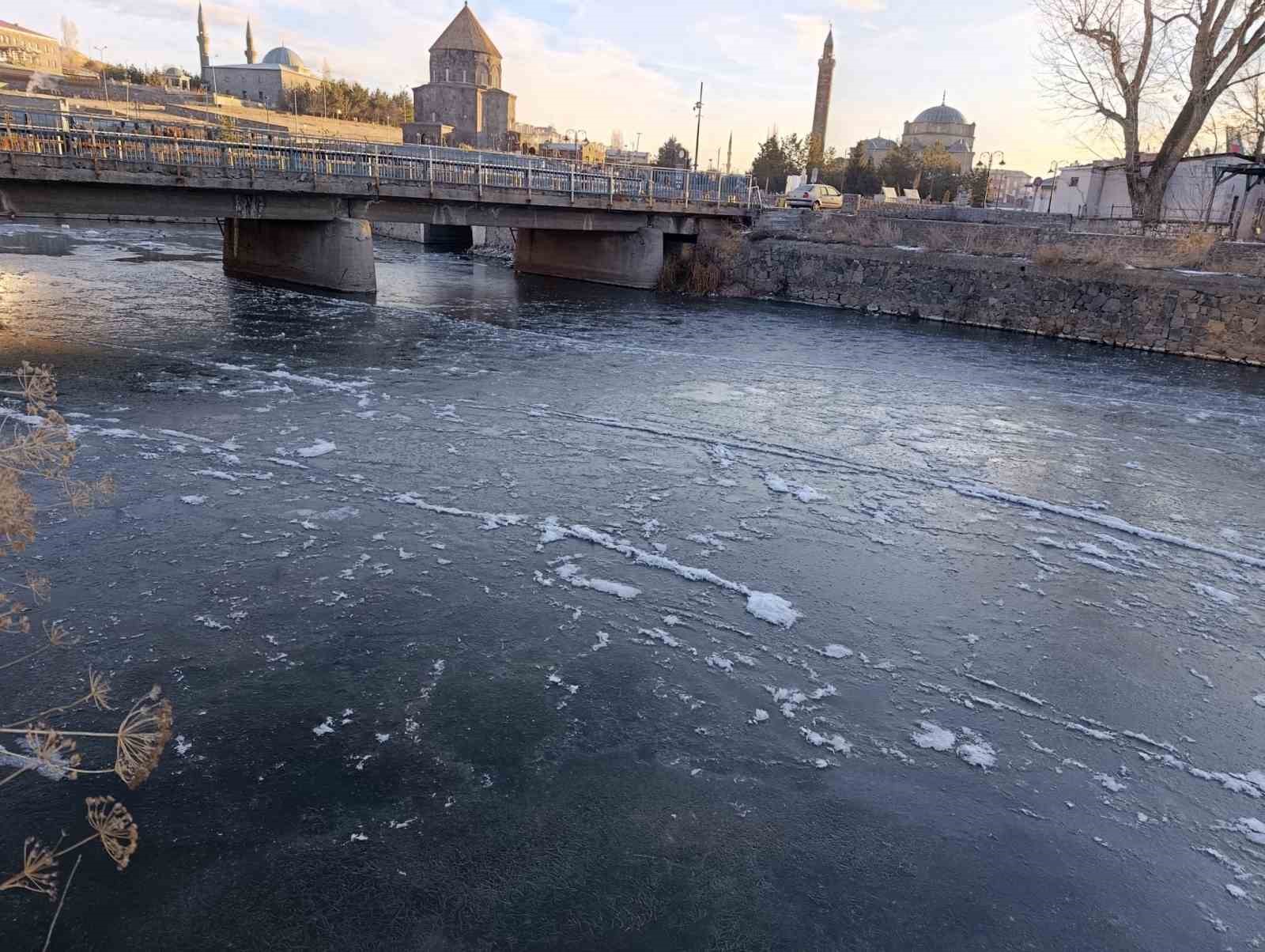 kars eksi 15i gordu kars cayi 1 gunde dondu 1 sBniqltY
