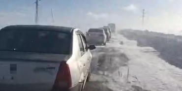 kars-gole-yolunda-onlarca-arac-mahsur-kaldi-RttNDrjL.jpg