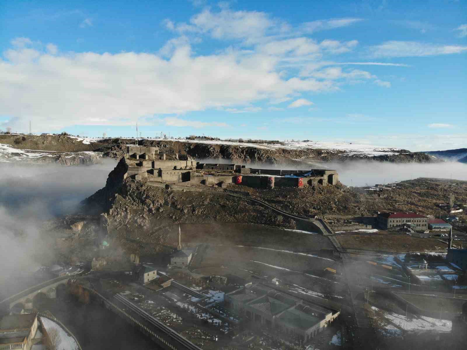 kars kalesi sis bulutlari arasinda kayboldu 3