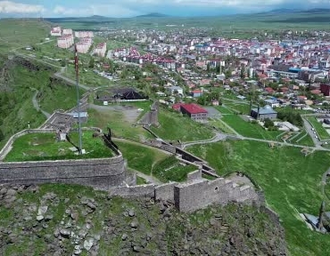 kars-kalesi-unesco-dunya-miras-listesine-alinmayi-bekliyor-hVQtu4DY.jpg