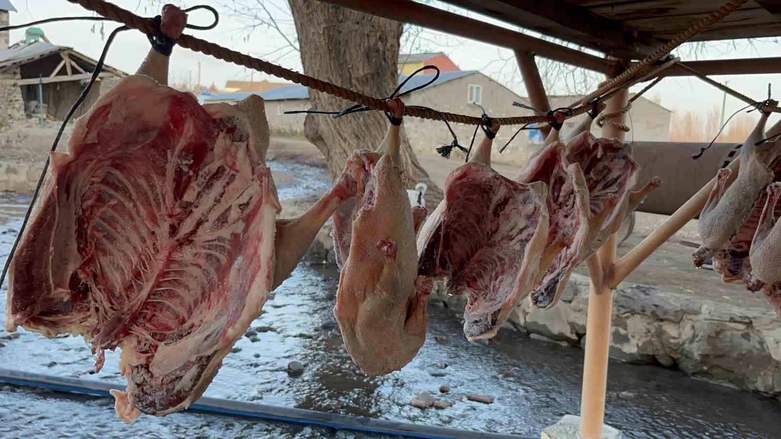 kars kazi geleneksel yontemlerle kurutuluyor kis sofralarinin vazgecilmezi hazirlaniyor 6 hlHBA2YF