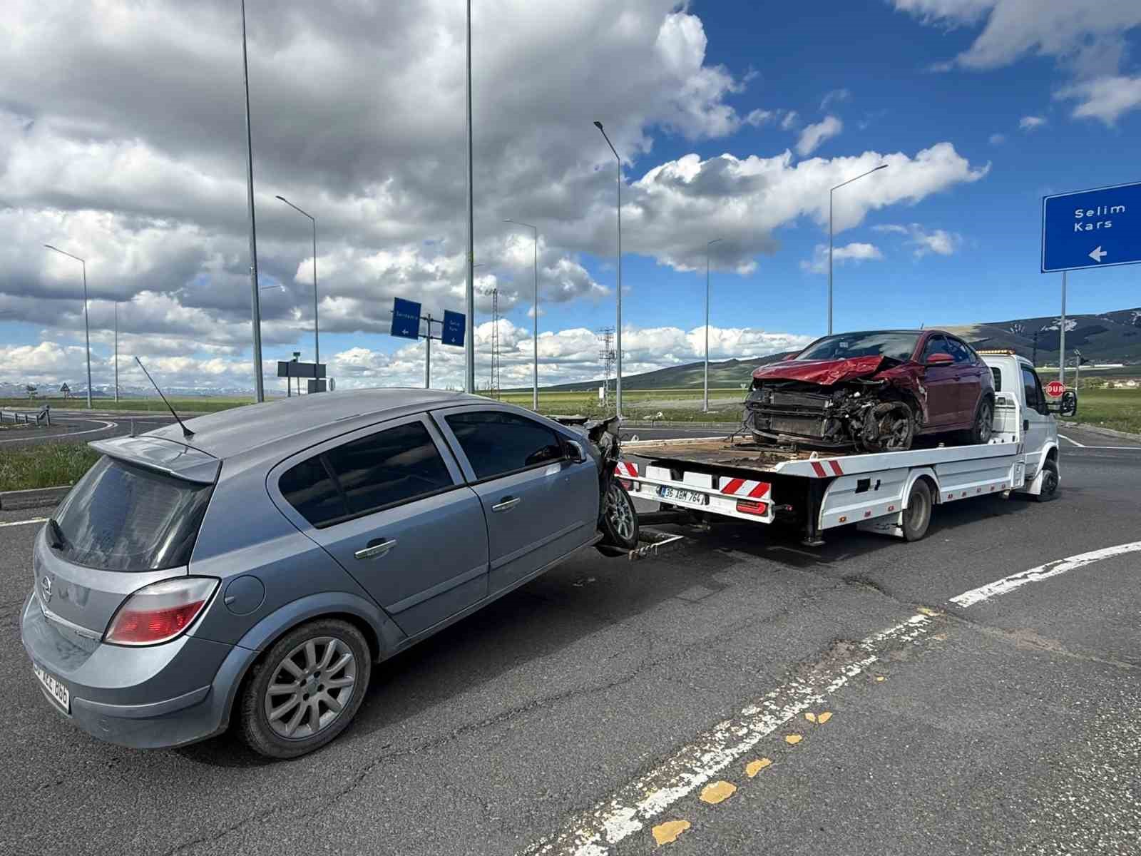kars sarikamis kara yolunda kaza 2 yarali 1 kpuWdEVj