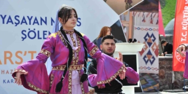 kars-yasayan-miras-soleni-renkli-goruntulerle-basladi-QCgqHMsi.jpg